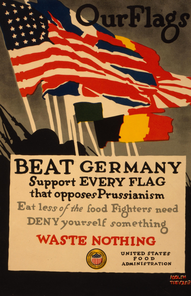 Ein Plakat mit einer roten, weißen und blauen Flagge mit einem weißen Stern, begleitet von schwarzer, fetter Schrift, die "Unsere Flaggen schlagen Deutschland - Unterstützt jede Flagge, die sich gegen Preußentum stellt", mit einem weißen Rand um den Text.