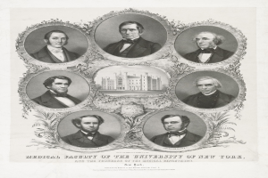 Schwarzes und weißes Foto von formell gekleideten Männern, die vor einem Gebäude posieren, mit Text unten, der lautet: "Medizinische Fakultät der Universität New York und die Gründer des Medizinischen Departments."
