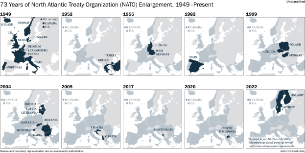 Karte, die die Erweiterung der NATO von 1949 bis heute zeigt, wobei die Regionen nach Jahren der Aufnahme farbcodiert sind.