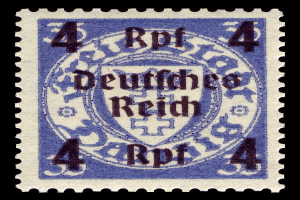 Blauer und weißer Stempel mit 'Deutsches Reich'-Text auf schwarzem Hintergrund.