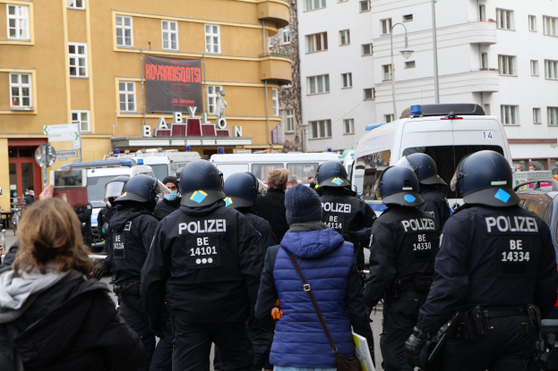 POL-WES: Dinslaken - Eine Person bei Streit um Fußballspiel verletzt
