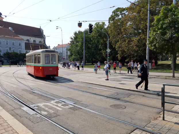 Kinder stoppen Stadtbahn, Wasserrohrbruch stört Bahnverkehr - Notfallmeldungen