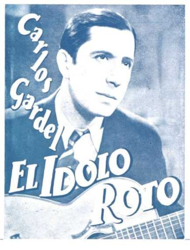 Ein Plakat von El Idolo Roro, einem spanischen S├Ąnger-Schreiber, der eine Gitarre h├Ąlt, ein wei├čes Hemd und einen schwarzen Anzug tr├Ągt, mit zurückgek├Ąmmten Haaren und einem ernsten Gesichtsausdruck vor einem hellblauen Hintergrund.